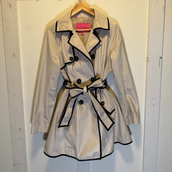 Large Betsey Johnson Cream With Black Piping Coat - Picture 1 of 6